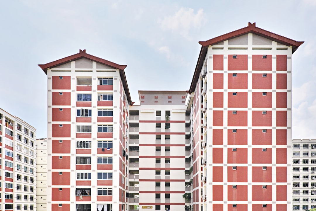 Ceny mieszkań w największych miastach Polski: analiza rynku 1 Ceny mieszkań w największych miastach Polski: analiza rynku